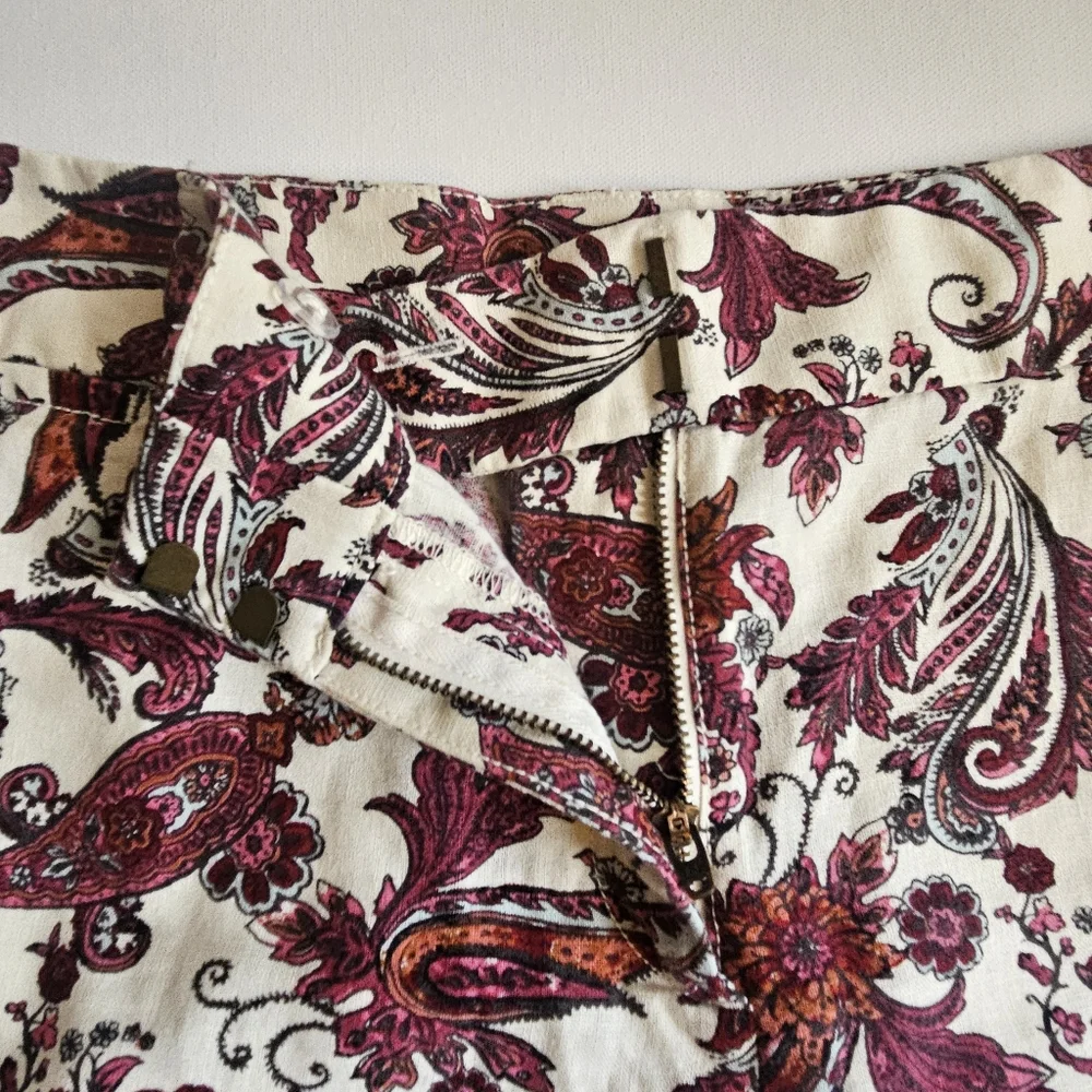 Loft Linen Blend‎ Chino Shorts Womens 14 White Purple Paisley Boho Cottagecore